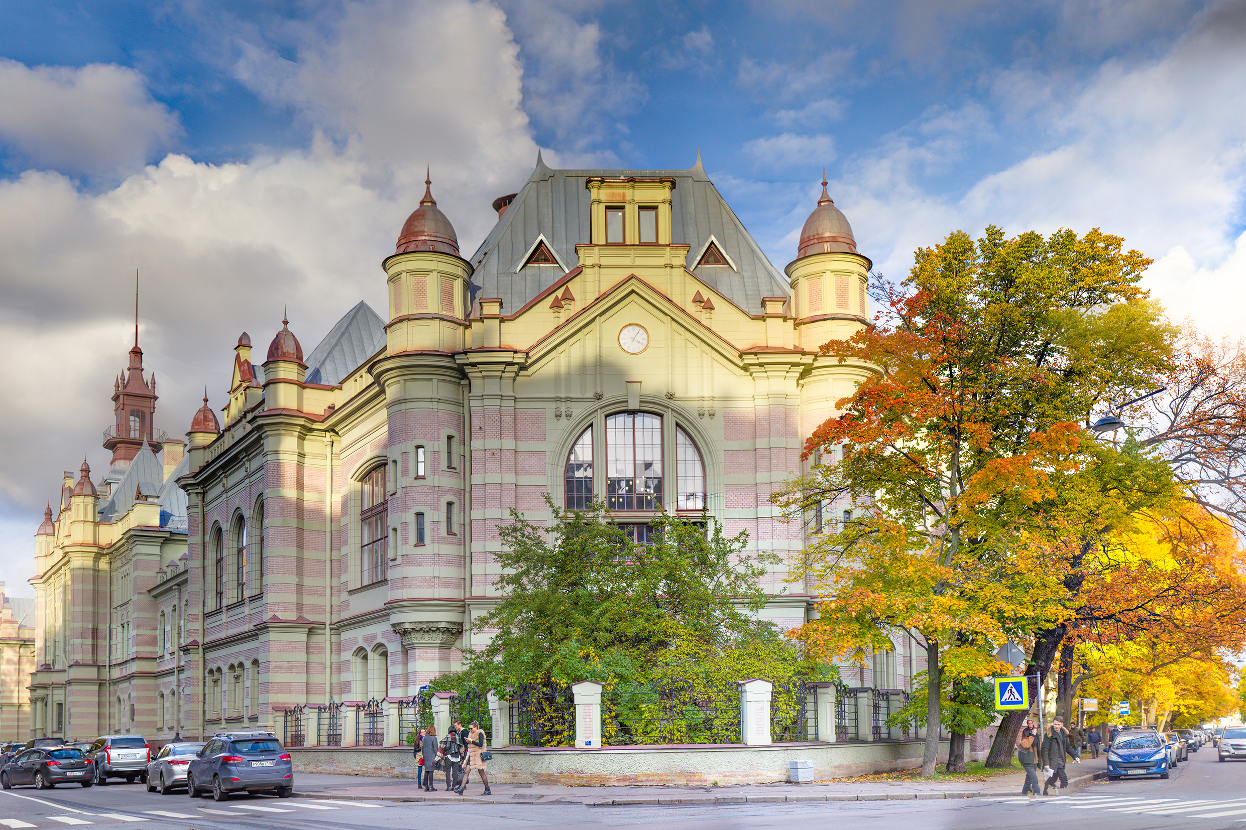 (изображение) Современное здание ЛЭТИ)modern-building.jpg(/изображение)