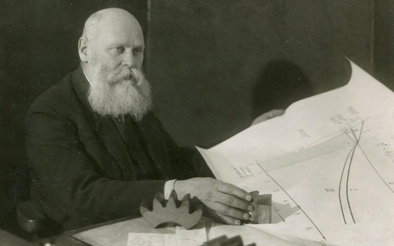 Бюст В.П. Вологдина